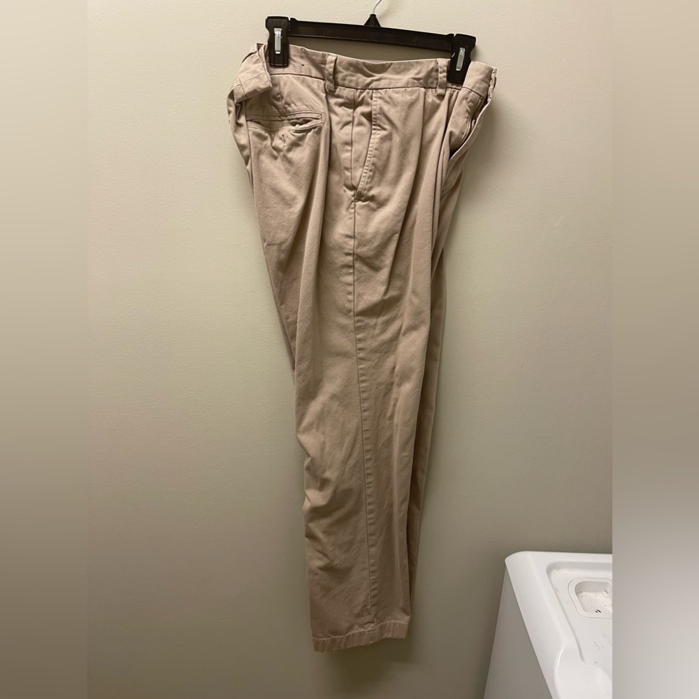 Mens vineyard Vines khaki pants. Breaker pants.